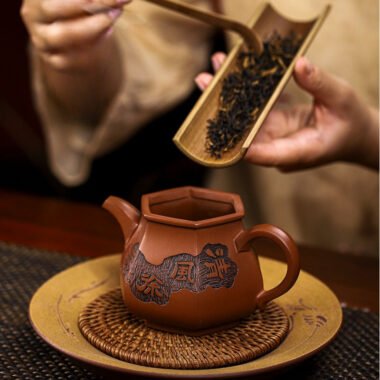 Full Handmade Yixing Zisha Teapot [Qing Feng Xu Lai] (Ge Zi Ni – 300ml)