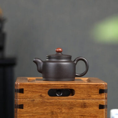 Full Handmade Yixing Zisha Teapot [Good Luck & Fortune] (Hei Ni – 140ml)