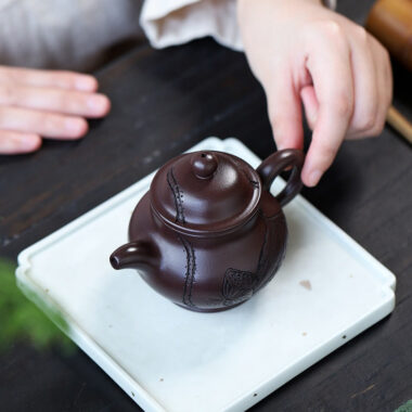 Yixing Zisha Teapot [Yahe Pan Pot] (100 Mu Zi Ni – 220ml)