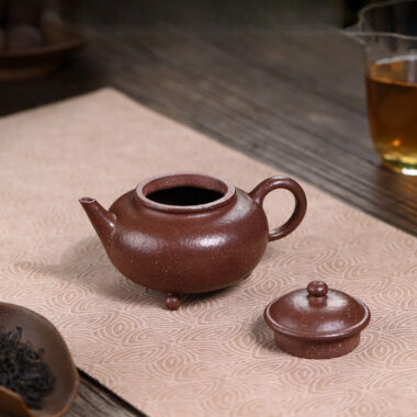 Full Handmade Yixing Zisha Teapot [Shui Ping Tripod] (Tao Hua Ni – 210ml)