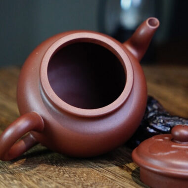 Full Handmade Yixing Zisha Teapot [Dabin Ruyi] (Di Cao Qing  – 200ml)