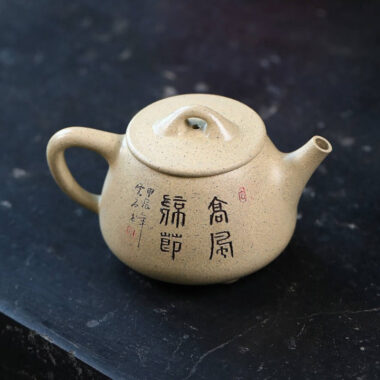 Full Handmade Yixing Zisha Teapot [Gao Shi Piao Pot] (Bensan Lu Ni – 200ml)