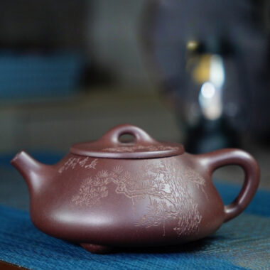 Full Handmade Yixing Zisha Teapot [Jingzhou Shi Piao Pot – Song Feng Qin Yun] (Zi Ni – 300ml)