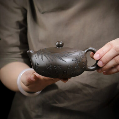 Full Handmade Yixing Zisha Teapot [Bian Yu] (Feicui Qing Zi Ni – 330ml)