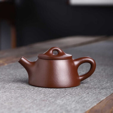 Full Handmade Yixing Zisha Teapot [Bawang Shi Piao Pot] (Zi Ni – 160ml)
