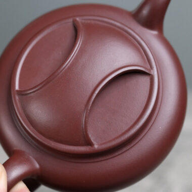 Full Handmade Yixing Zisha Teapot [Niu Gai Lianzi Pot] (Zi Ni – 210ml)