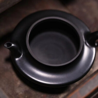 Full Handmade Yixing Zisha Teapot [Xu Bian Pot] (Hei Ni – 200ml)