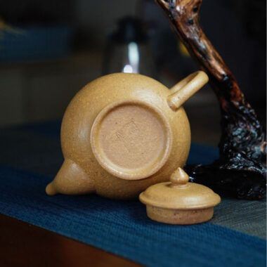 Full Handmade Yixing Zisha Teapot [Xiao Ying Pot] (Duan Ni – 270ml)
