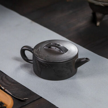 Full Handmade Yixing Zisha Teapot [Zhi Xiang Hanwa] (Tian Qing Ni – 200ml)