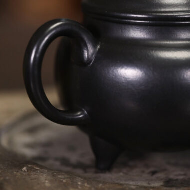 Full Handmade Yixing Zisha Teapot [Dabin Ruyi Pot] (Hei Ni – 210ml)