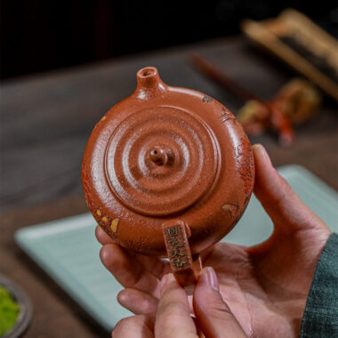 Full Handmade Yixing Zisha Teapot [Guo Se Tian Xiang] (Jiang Po Ni – 180ml)