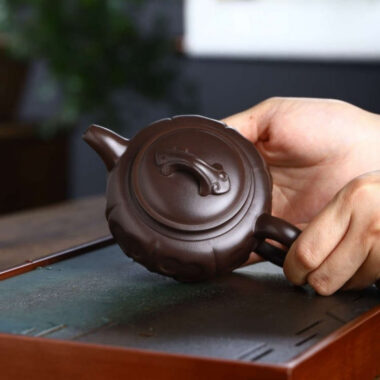 Full Handmade Yixing Zisha Teapot [Ruyi Pot] (Lao Zi Ni – 175ml)