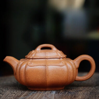 Full Handmade Yixing Zisha Teapot [Jinnang Ruyi Pot] (Jiang Po Ni – 190ml)