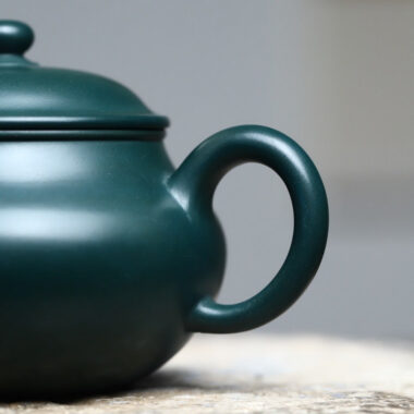 Full Handmade Yixing Zisha Teapot [Gao Pan Pot] (Minguo Lu Ni- 330ml)