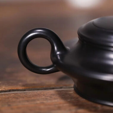 Full Handmade Yixing Zisha Teapot [Xu Bian Pot] (Hei Ni – 200ml)