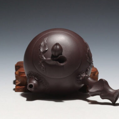 Full Handmade Yixing Zisha Teapot [Peach Side Handle Pot] (Lao Zi Ni – 170/230ml)