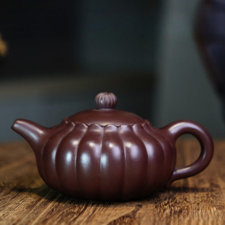 Full Handmade Yixing Zisha Teapot [Chrysanthemum Bud Pot] (Lao Zi Ni – 170ml)