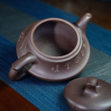Full Handmade Yixing Zisha Teapot [Smooth & Fine Pot] (Zi Ni – 350ml)