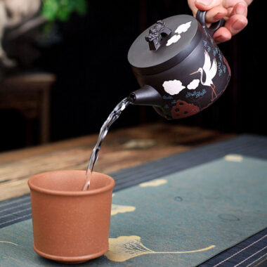 Yixing Zisha Teapot [Auspicious Crane] (Hei Ni – 190ml)