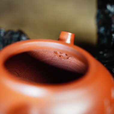 Full Handmade Yixing Zisha Teapot [Hua Ying Pot] (Zhu Ni – 150ml)