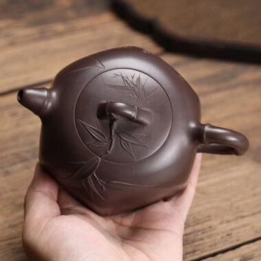 Full Handmade Yixing Zisha Teapot [Yue Xia Xiaoxiang Pot] (Lao Zi Ni – 260ml)