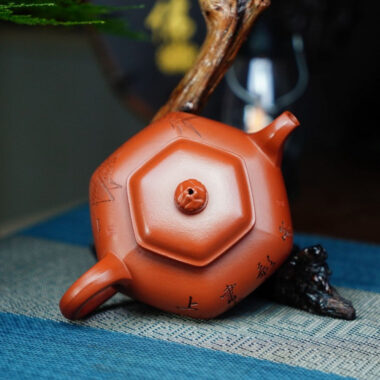 Full Handmade Yixing Zisha Teapot [San Fen Tian Xia Pot] (Zhu Ni – 280ml)