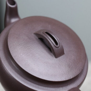 Full Handmade Yixing Zisha Teapot [Dayun Hanwa Pot] (Lao Zi Ni – 250ml)
