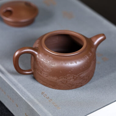 Full Handmade Yixing Zisha Teapot [Niu Gai Lianzi Pot] (Zi Ni – 230ml)