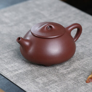 Full Handmade Yixing Zisha Teapot [Jingzhou Shi Piao Pot] (Zi Ni – 300ml)