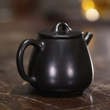 Full Handmade Yixing Zisha Teapot [Gao Shi Piao Pot] (Hei Ni – 200ml)