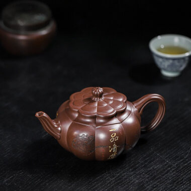 Full Handmade Yixing Zisha Teapot [Yipin Qing Lian] (Lao Ge Zi Ni – 350ml)