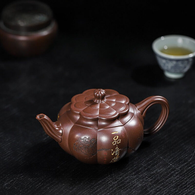 Full Handmade Yixing Zisha Teapot [Yipin Qing Lian] (Lao Ge Zi Ni – 350ml)