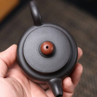 Full Handmade Yixing Zisha Teapot [Good Luck & Fortune] (Hei Ni – 140ml)