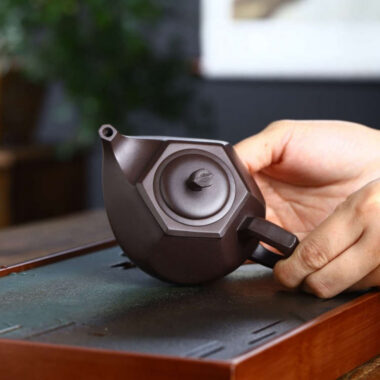 Full Handmade Yixing Zisha Teapot [Liufang Yandou Pot] (Lao Zi Ni – 160ml)