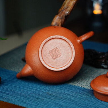 Full Handmade Yixing Zisha Teapot [Xiao Ying Pot] (Li Pi Zhu Ni – 230ml)