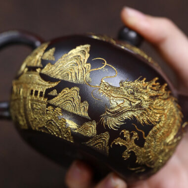 Yixing Zisha Teapot [Gilded Dragon Xishi] (Gu Hong Ni – 300ml)