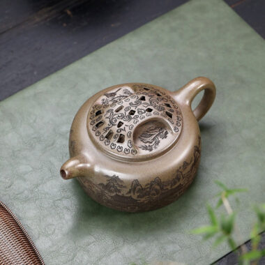 Yixing Zisha Teapot [Guanshan Niu Gai Pot] (Chenxiang Ni Firewood Firing – 700ml)