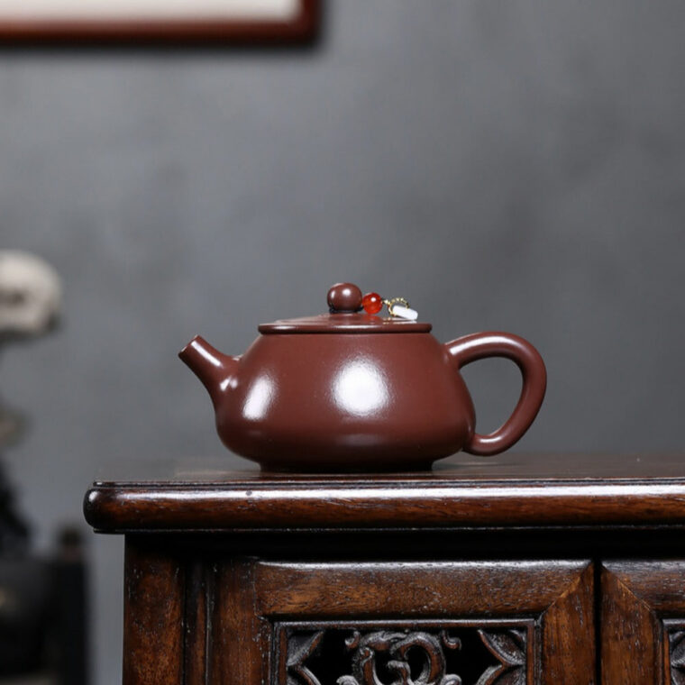 Yixing Zisha Teapot [Ping Gai Shi Piao] (Zi Zhu Ni – 250ml)