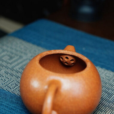 Full Handmade Yixing Zisha Teapot [Xishi Pot] (Jiang Po Ni – 190ml)