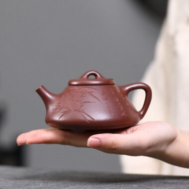 Yixing Zisha Teapot [Qingfeng Ziye Shi Piao] (Zi Ni – 180ml)
