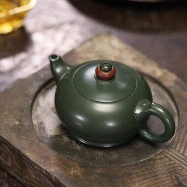 Full Handmade Yixing Zisha Teapot [Shi Lai Yun Zhuan Pot] (Lu Ni – 180ml/300ml)