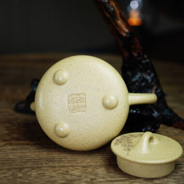 Full Handmade Yixing Zisha Teapot [Gao Shi Piao Pot] (Benson Lu Ni – 200ml)