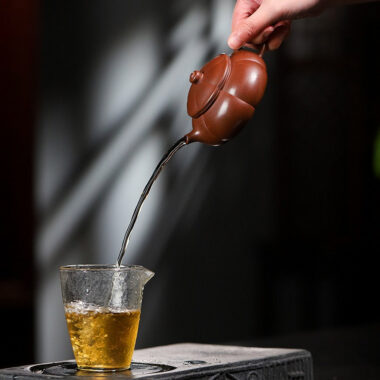 Yixing Zisha Teapot [Plum Han Jiang] (Zi Ni – 180ml)