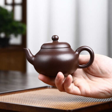 Full Handmade Yixing Zisha Teapot [Pear Pot] (Lao Zi Ni – 200ml)