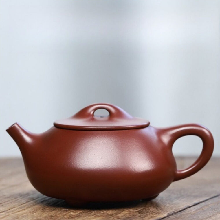 Full Handmade Yixing Zisha Teapot [Jingzhou Shi Piao Pot] (Zi Zhu Ni – 240ml)