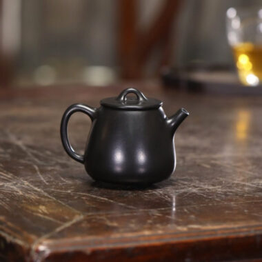 Full Handmade Yixing Zisha Teapot [Gao Shi Piao Pot] (Hei Ni – 200ml)