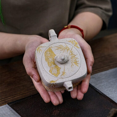Full Handmade Yixing Zisha Teapot [Enjoy] (Bai Duan Ni – 280ml)