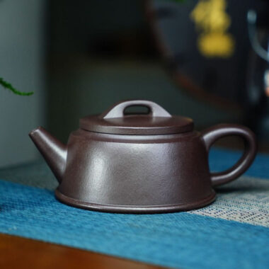 Full Handmade Yixing Zisha Teapot [Yu Zhao Pot] (Lao Zi Ni – 170ml)