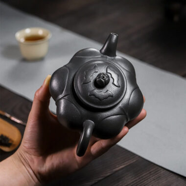 Full Handmade Yixing Zisha Teapot [Lianhua Ding] (Tian Qing Ni – 320ml)