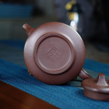 Full Handmade Yixing Zisha Teapot [Fei Feng Pot] (Zi Ni – 300ml)